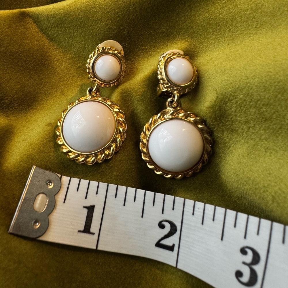 Kenneth Jay Lane Gold and White Statement Clip on Earrings - Picture 6 of 6
